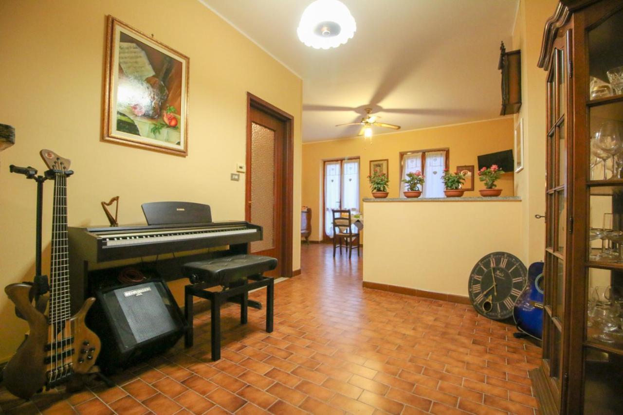 לינה וארוחת בוקר Candia Canavese Spighe Paglia E Girasole מראה חיצוני תמונה
