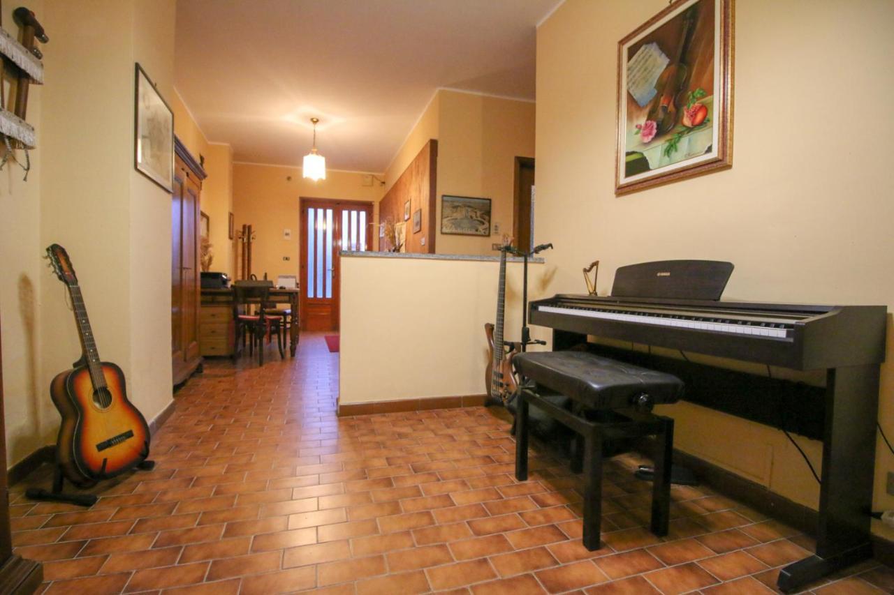 לינה וארוחת בוקר Candia Canavese Spighe Paglia E Girasole מראה חיצוני תמונה